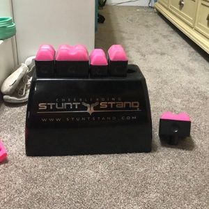 black cheerleading stunt stand and foot sliders